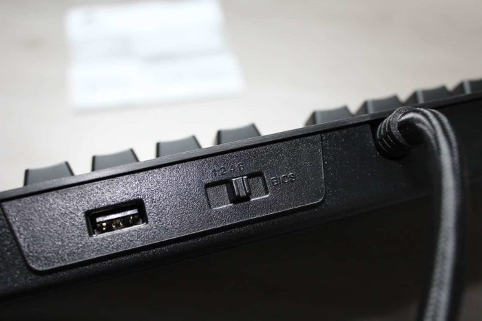Corsair K70 USB Pass-through und Schalter für Signalrate