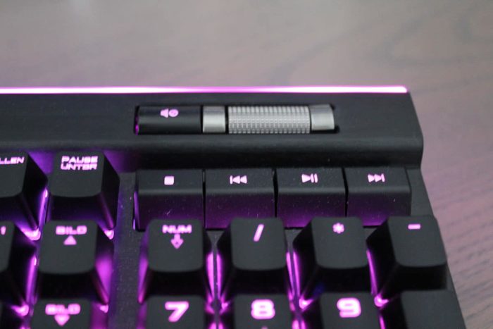 Multimedia Tasten von der Corsair K95 RGB Platinum