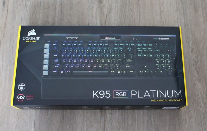 Verpackung von der Corsair K95 RGB